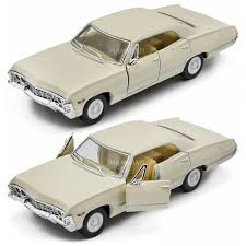 Kinsmart - 1967 Chevrolet Impala Cream
