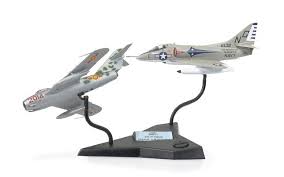 Airfix Gift Set - 1:72 MiG-17F Fresco Douglas A-4B Skyhawk