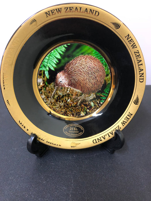 New Zealand Souvenir Plates - Medium Plate with Kiwi Picture