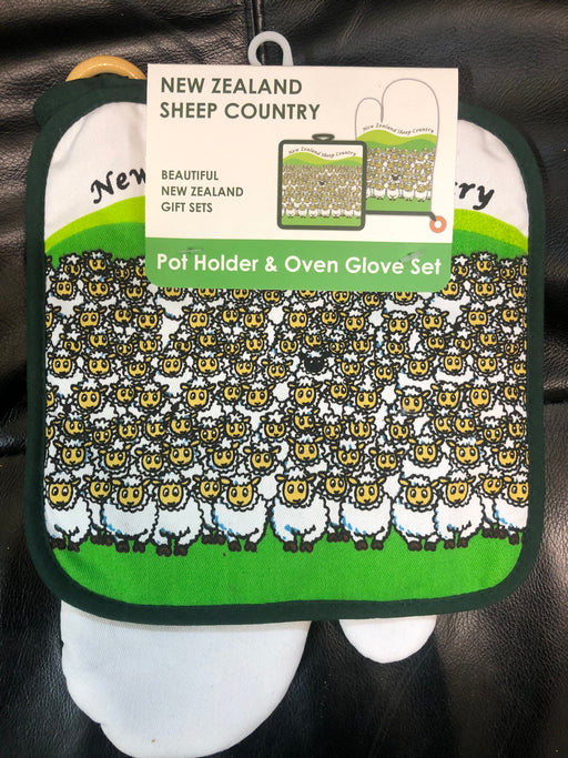 NZ Pot Holder & Oven Glove Set - New Zealand Sheep Country
