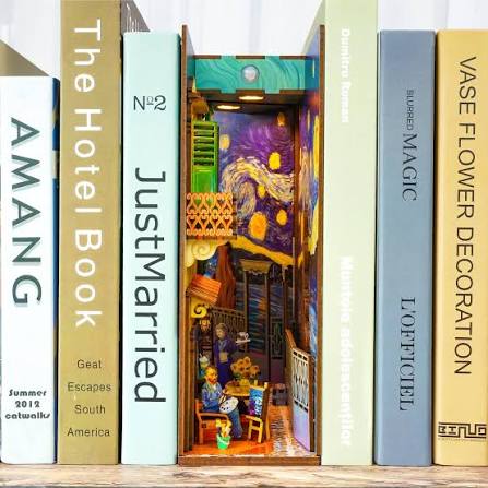 Tonecheer Book Nook Kit - Vincent's World