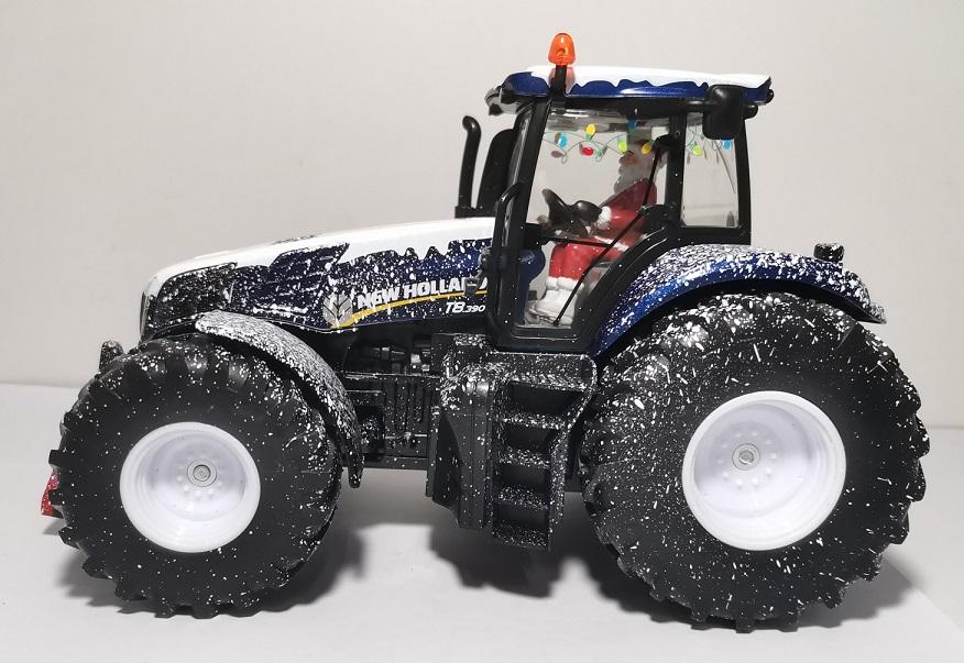 Siku 3220 - Christmas Tractor Limited Edition New Holland T8.390