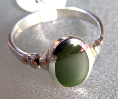 Mana NZ: Womens Greenstone Oval Stirling Silver Ring